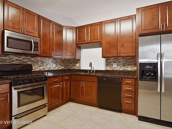 3rd image of 1775 Shorewood Dr W