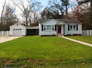 1221 N Woodcrest Ave, Denham Springs, LA 70726