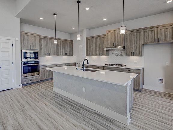 5th image of 822 Wild Pecan Loop