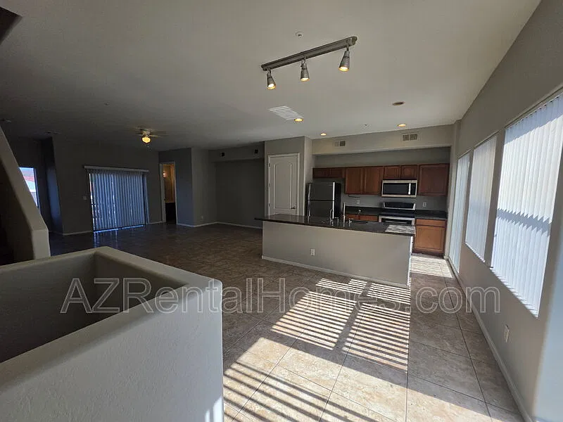 2 bed, 2.5 bath, 1695 sqft, $1,900 — Photo 1