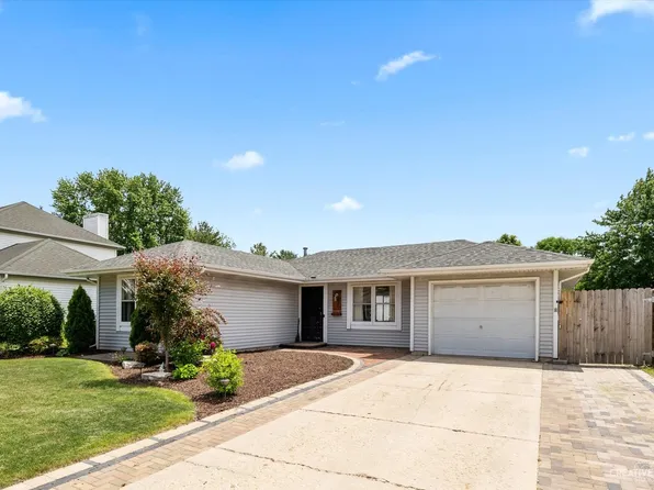 921 Shady Ln, Aurora, IL 60506