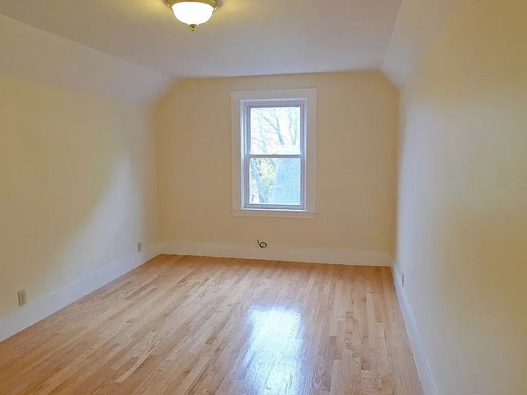 155 Oak St — Photo 8