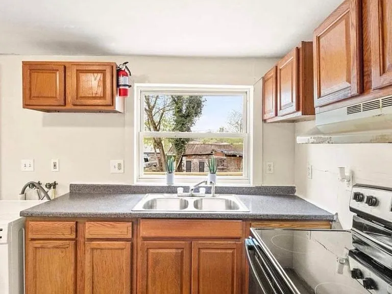 439 West Ln — Photo 6