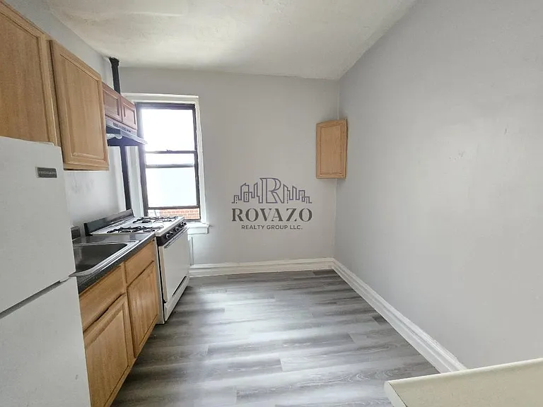 160 Ellis Ave #307 — Photo 1