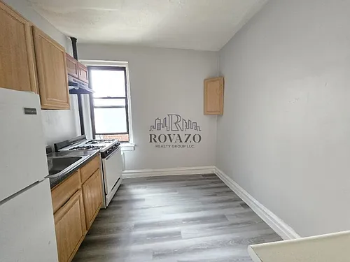 160 Ellis Ave Photo 1