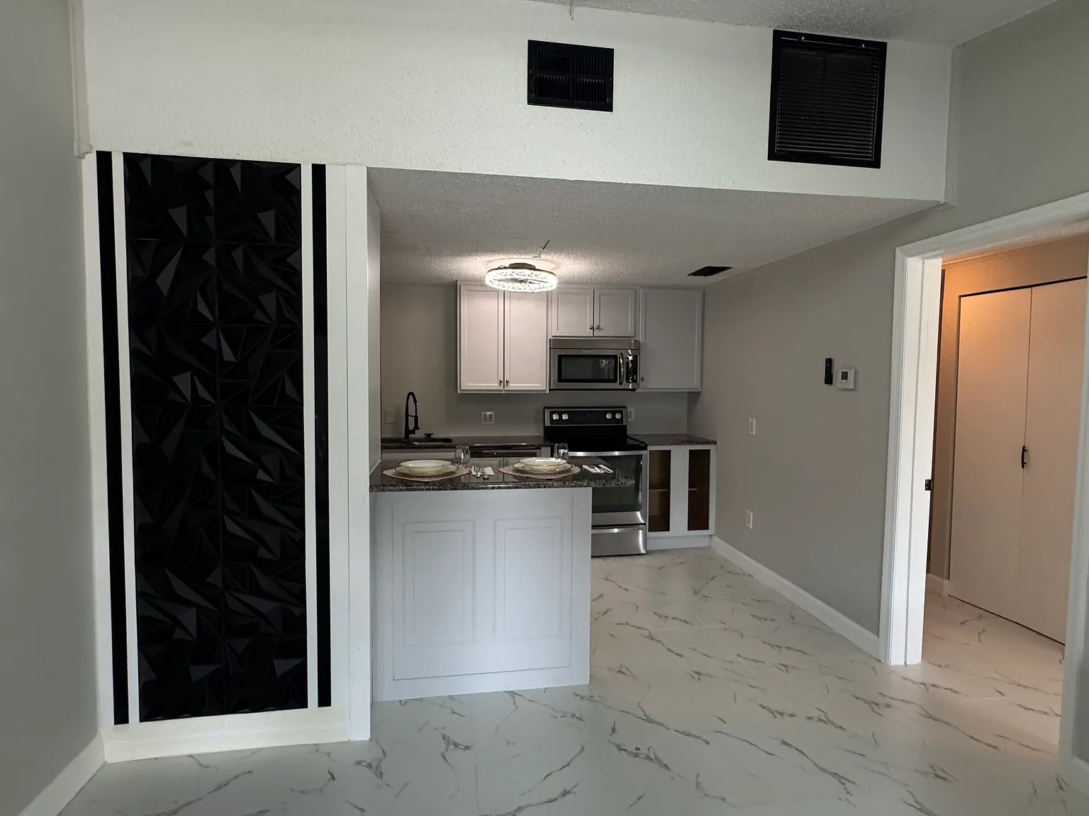 1 bed, 750 sqft, $1,700 — Photo 2