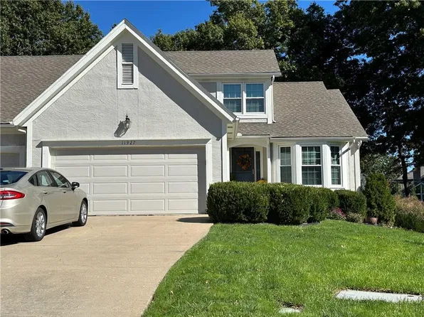 11927 Slater St, Overland Park, KS 66213