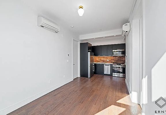 4th image of 97 Varet St #3X