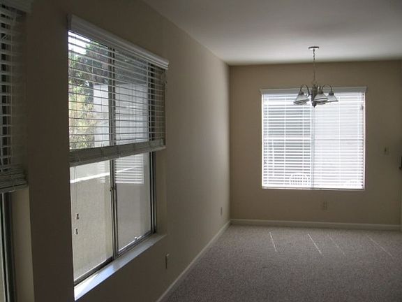3rd image of 10938 Moorpark St APT 101