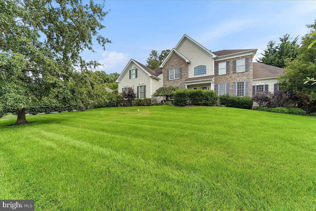 4 bed, 3.5 bath, 5143 sqft, $6,100 — Photo 4