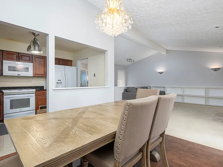 24285 Evergreen Rd — Photo 11