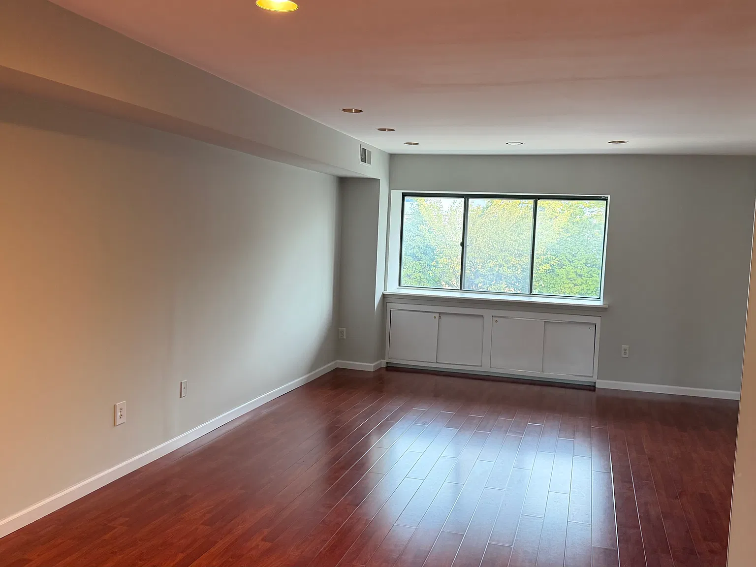 2 bed, 1084 sqft, $1,800 — Photo 4