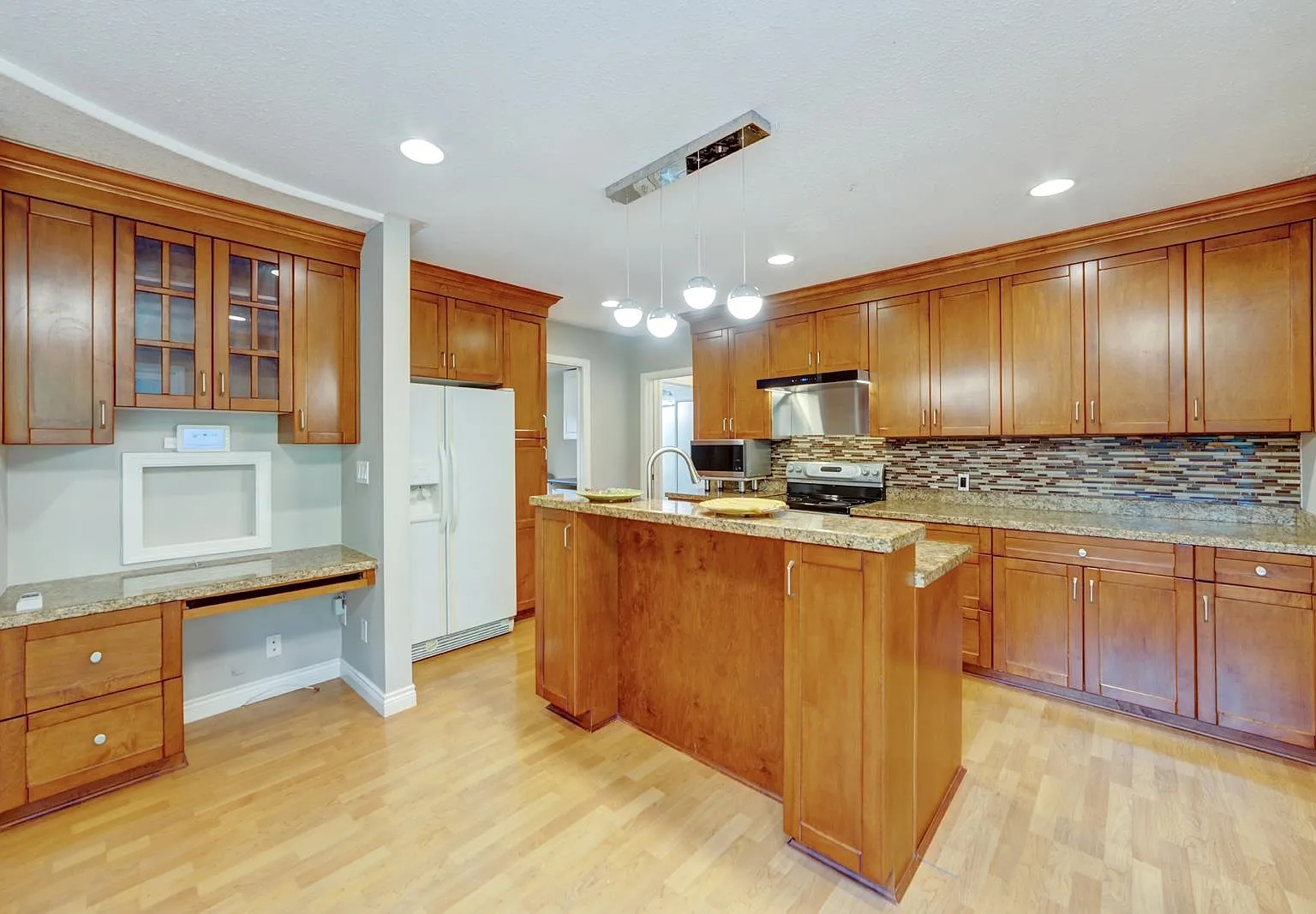 3 bed, 2001 sqft, $3,800 — Photo 1