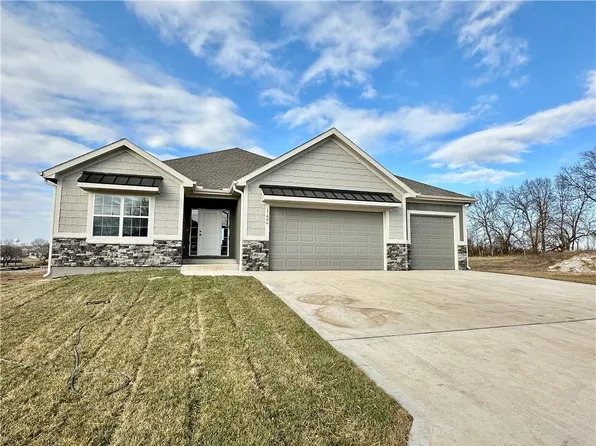 11806 E 231st St, Peculiar, MO 64078