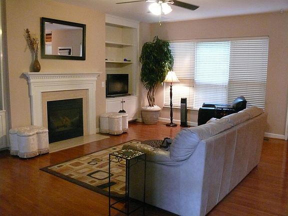 3rd image of 205 Aspenwood Ln