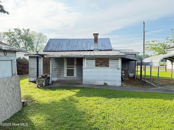 512 NE Center Street, Calypso, NC 28325