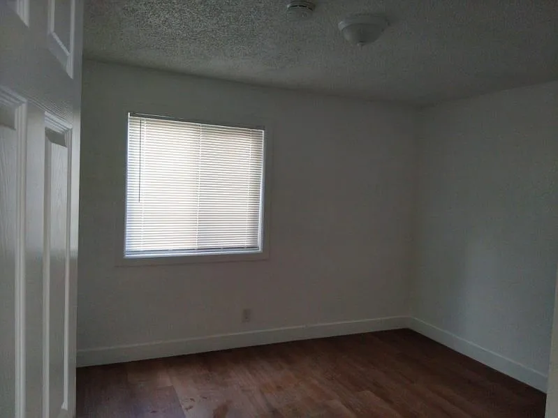 1 bed, 550 sqft, $1,050 — Photo 3