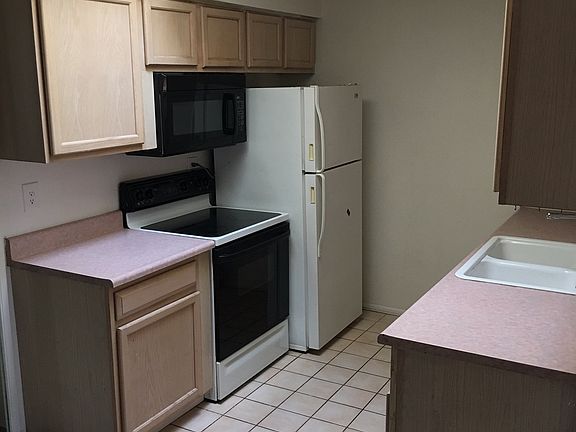 3rd image of 408 W Blackhawk Dr APT 3