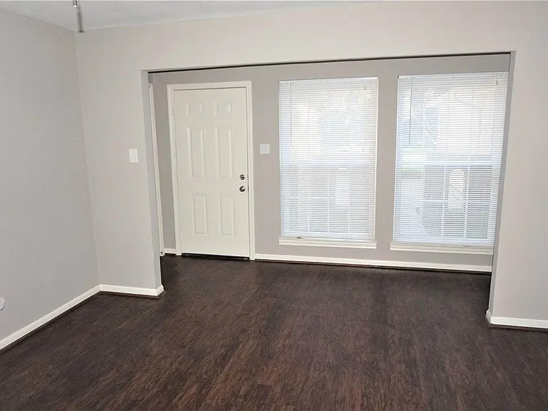2727 Tinechester Dr — Photo 5