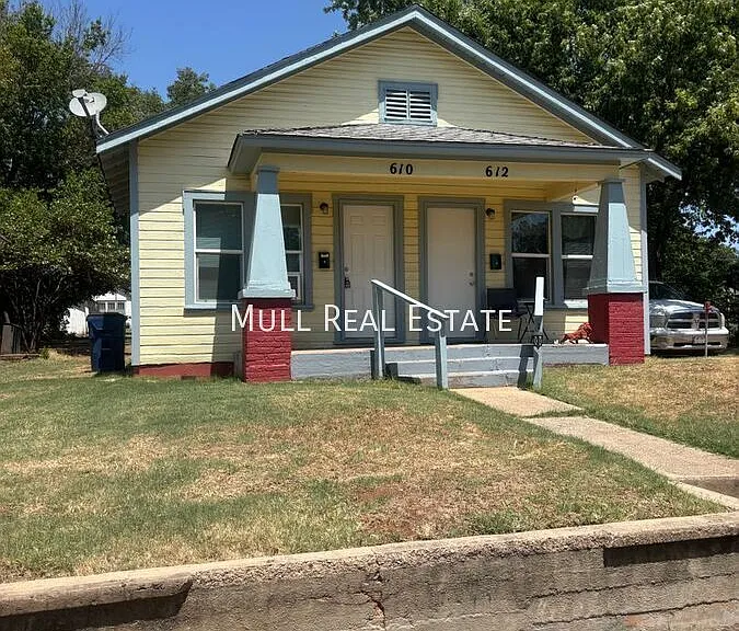 610 E Harrison Ave — Photo 1