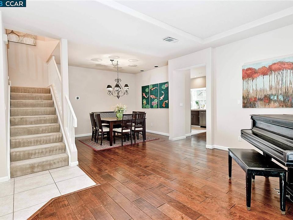 1st image of 20 Copperfield Ln