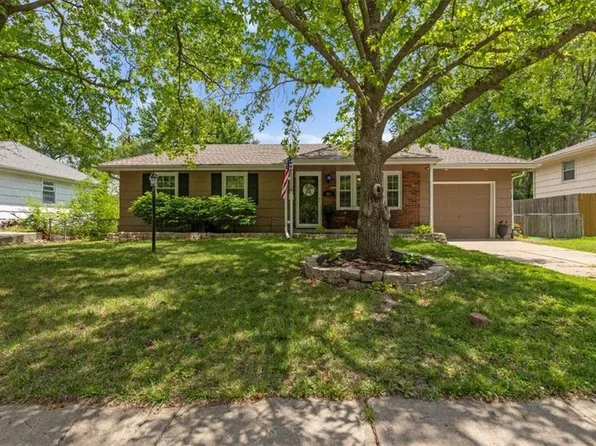 105 SW Alderson Pl, Lees Summit, MO 64063