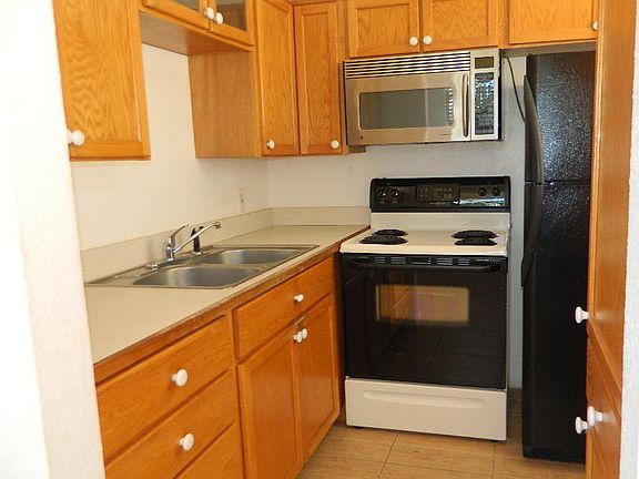 4th image of 419 Madison Ave APT 202