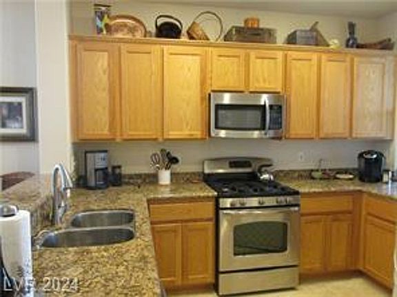 2nd image of 4981 Vincitor St