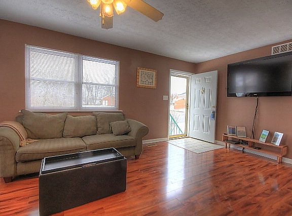 5th image of 211 N Poplar St