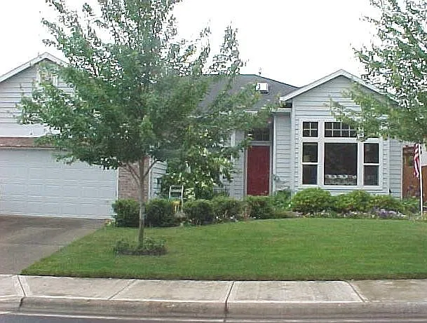 Beautiful Sherwood Home with Fully Fenced Backyard! — Photo 1