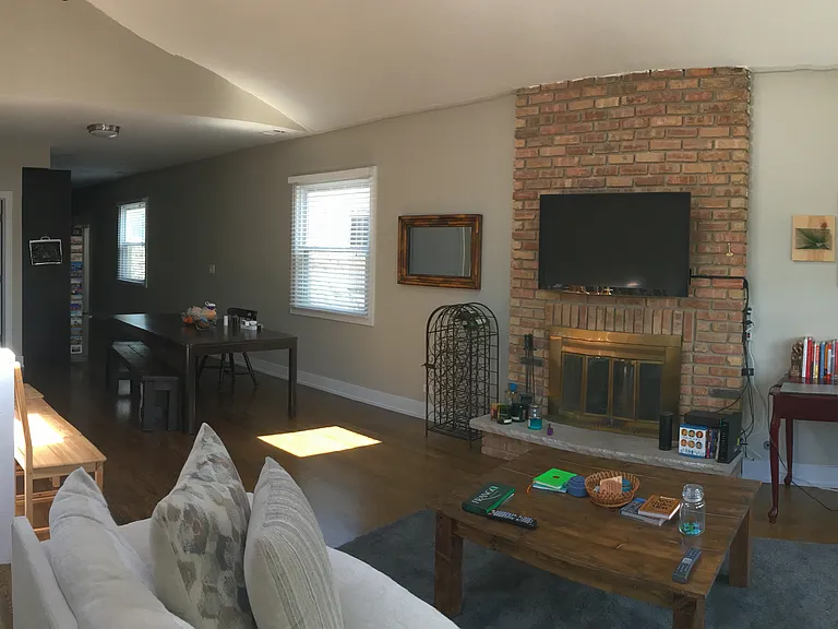 1212 W Henderson St #3 — Photo 3