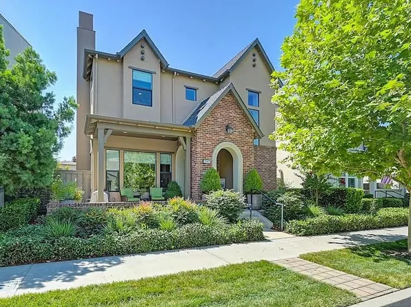 3142 McKinley Village Way, Sacramento, CA 95816