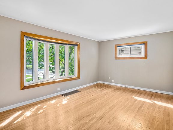 4th image of 1122 N Dryden Ave