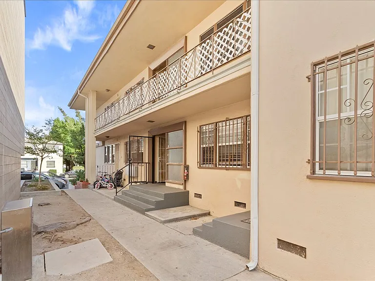 1725 S Robertson Blvd #8 — Photo 17