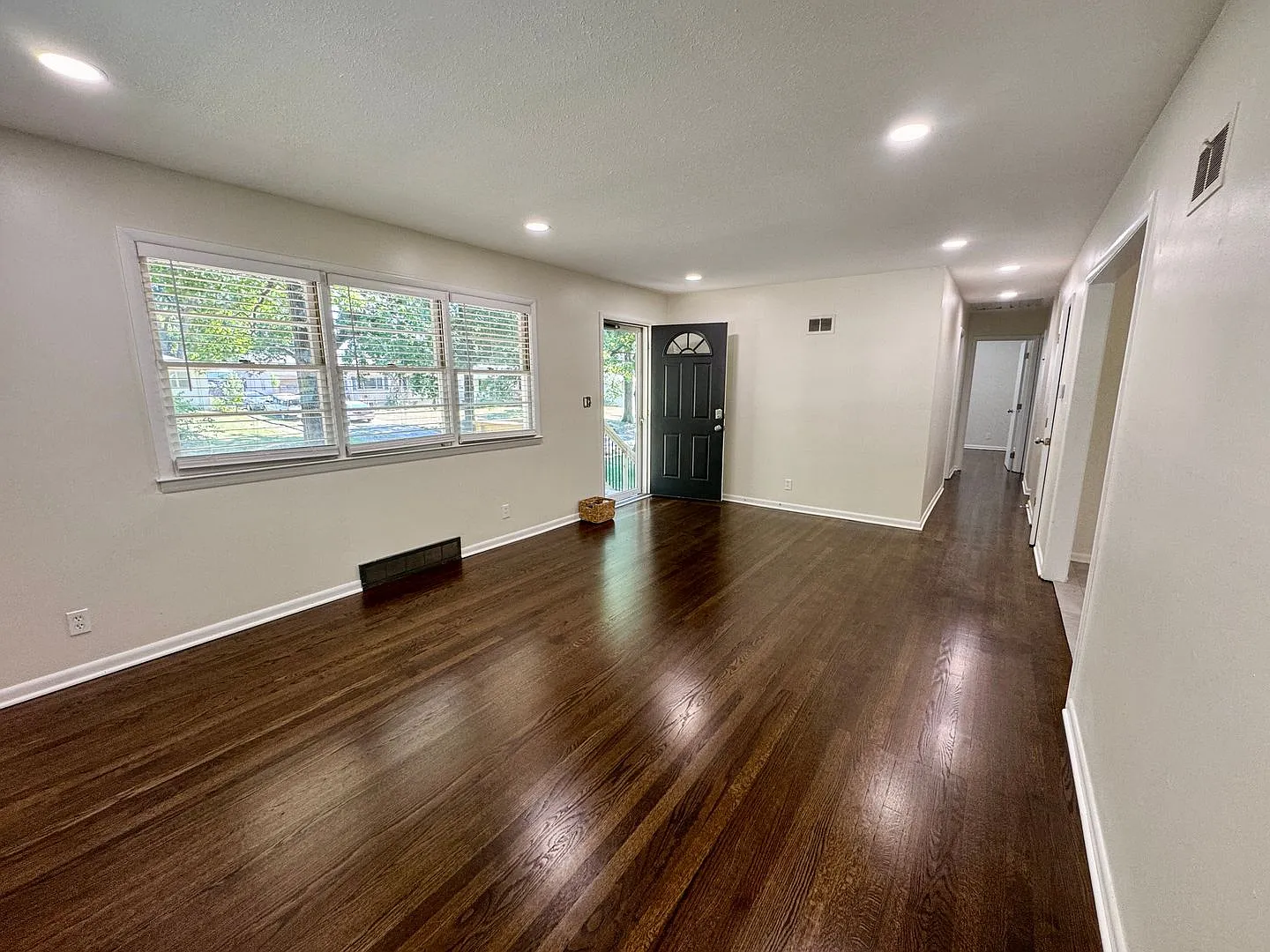 Fully Renovated Home Near Downtown Blue Springs — Photo 3