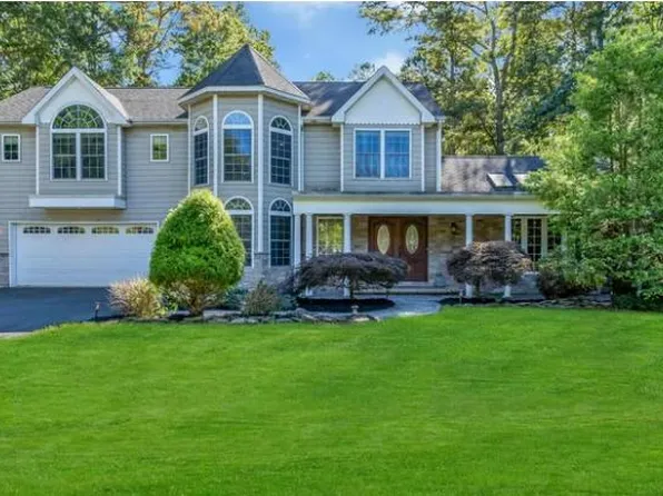 529 Buttonwood Dr, Jackson, NJ 08527