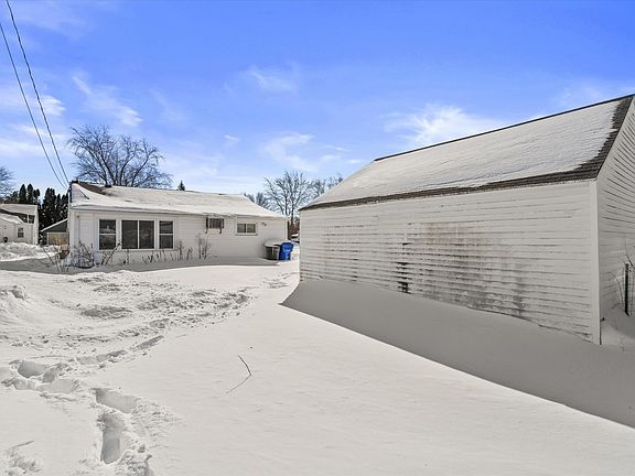 5th image of 1833 N Charlotte St