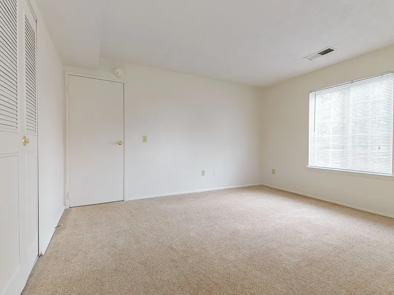 Windsor Gardens Apartments — Photo 93