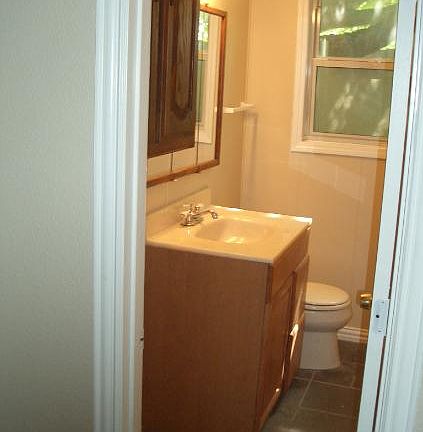 4th image of 2101 Fort Worth St #A