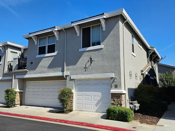 373 N Amedeo Ln, Clovis, CA 93611