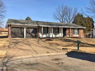 4 Shalfleet Ct, Florissant, MO 63033