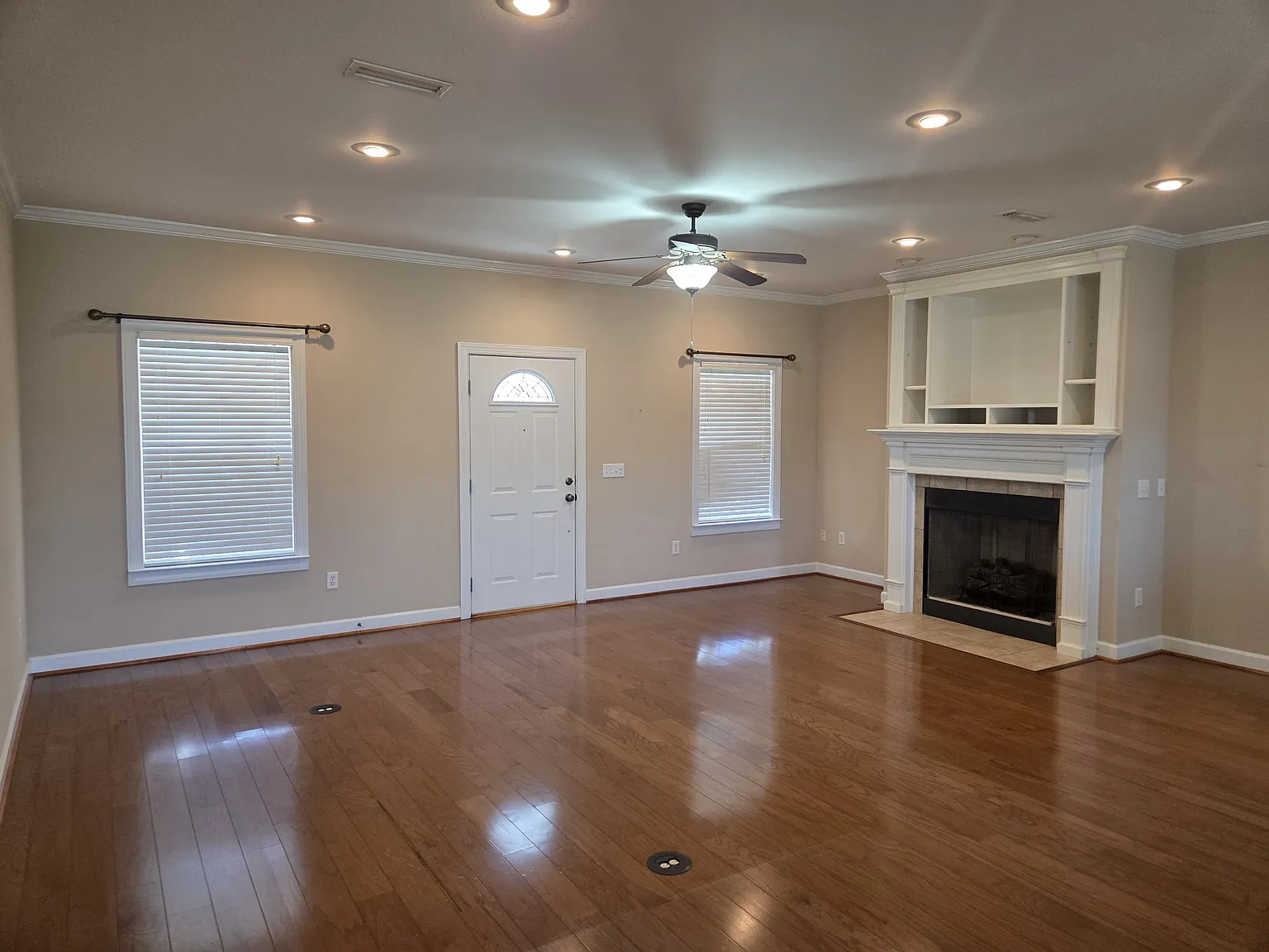 3 bed, 1859 sqft, $2,000 — Photo 4