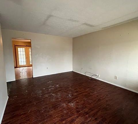 4th image of 1005 Huffman Ct