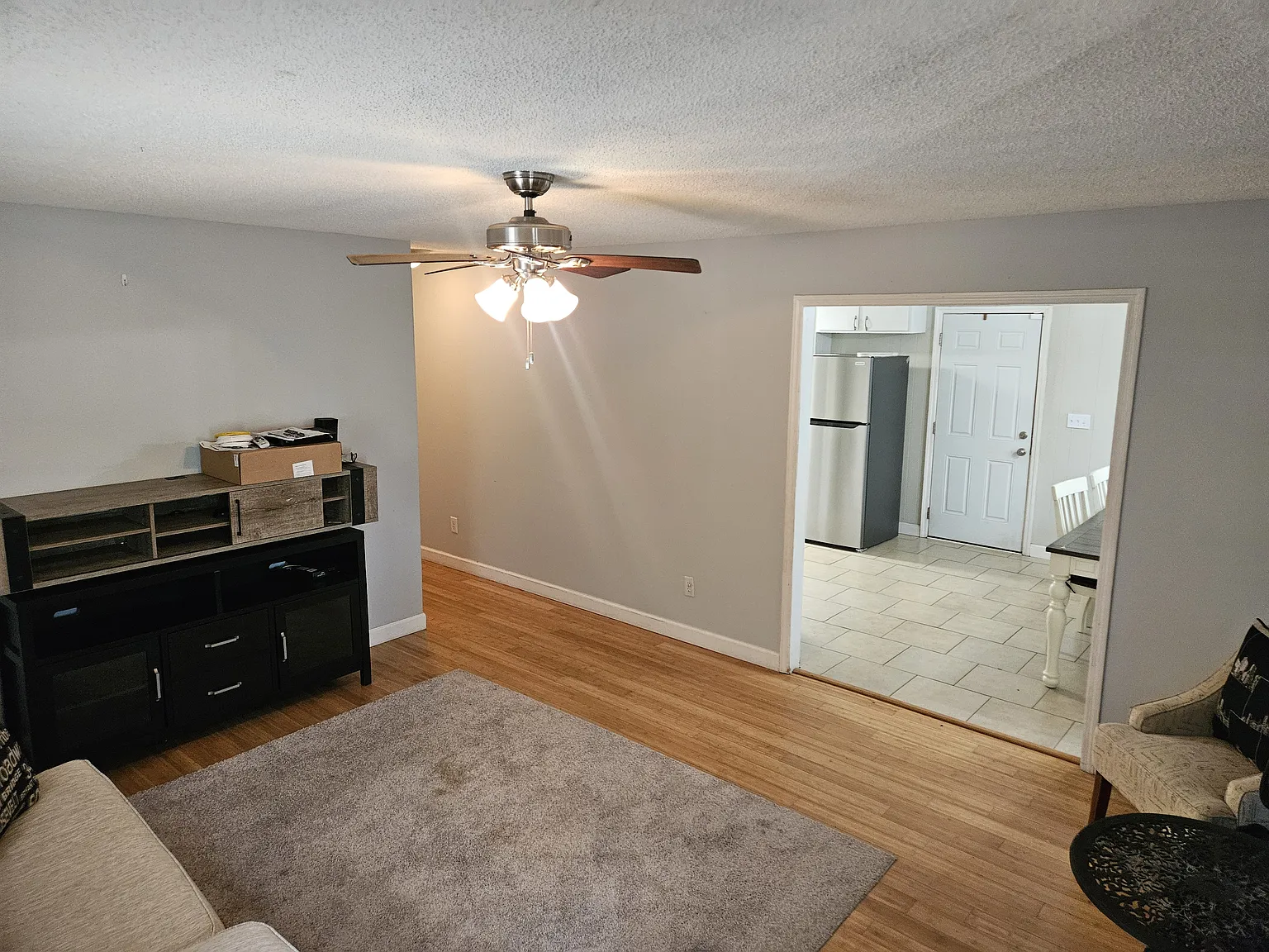 4 bed, 1323 sqft, $1,875 — Photo 3