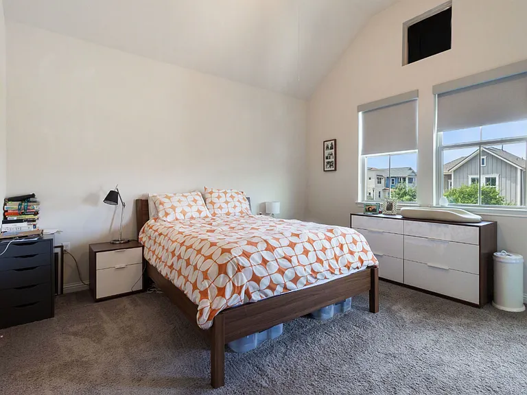 2703 Zach Scott St — Photo 9
