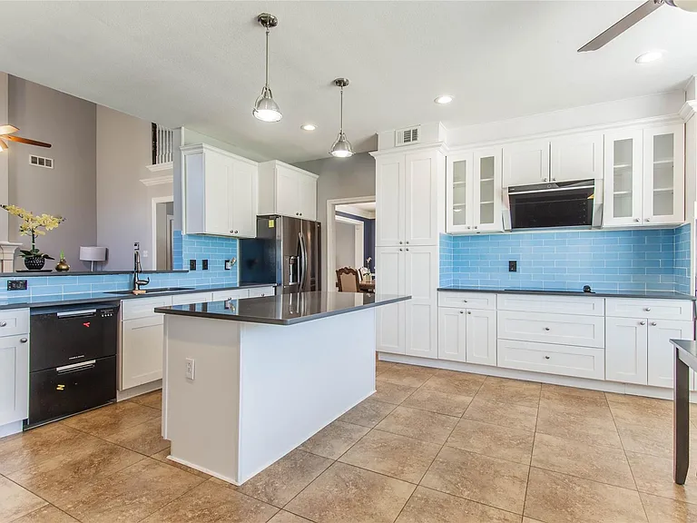 4129 Staten Island Dr — Photo 10
