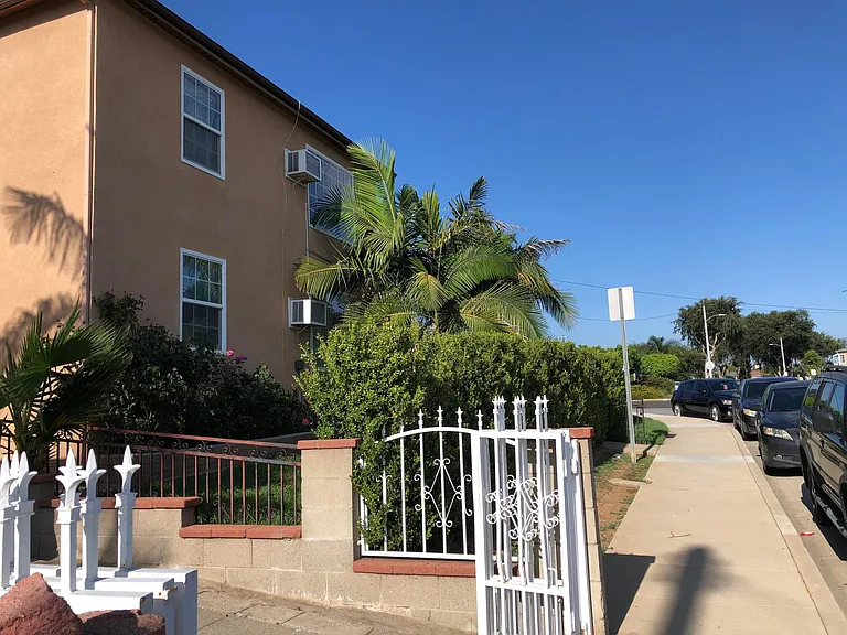 2502 W Via Corona #1/2 — Photo 98
