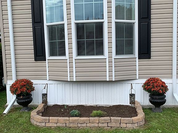 2nd image of 1298 Hilltop Rd