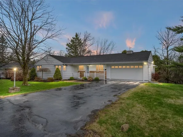 32 S Hills Dr, New Hartford, NY 13413