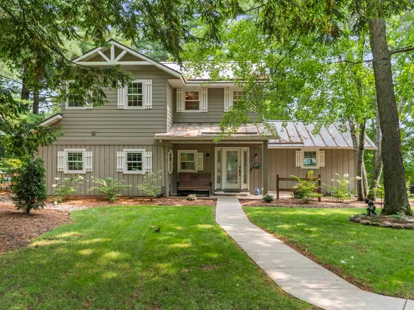 N2884 Rainbow Dr, Waupaca, WI 54981
